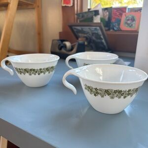 VINTAGE CORELLE Green Crazy Daisy Spring Blossom Hook Handle Cups - Set of 3 ✨✨✨